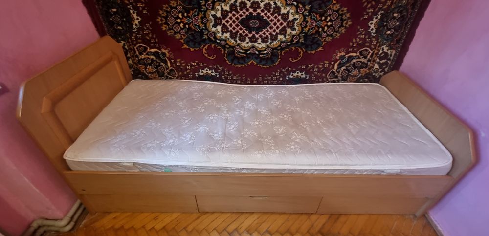 Ліжко, односпальне.