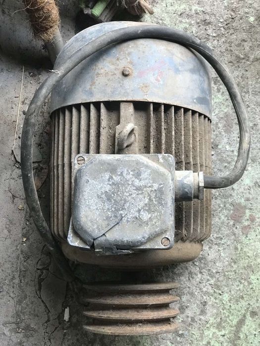 Продам три электродвигателя !