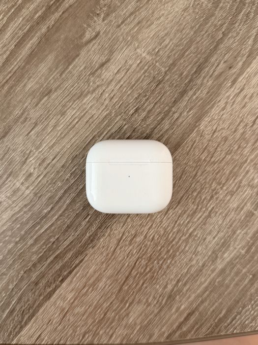 Продам  AirPods 3