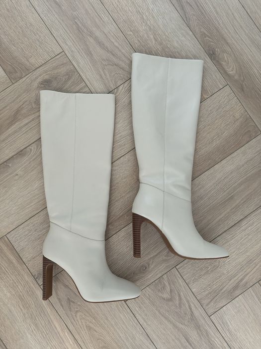 Kremowe skórzane kozaki na obcasie Mango kośċ słoniowa 35