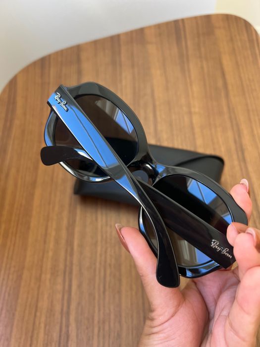 Vários óculos de sol da Ray-Ban