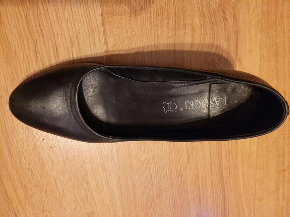 Czarne czółenka Lasocki