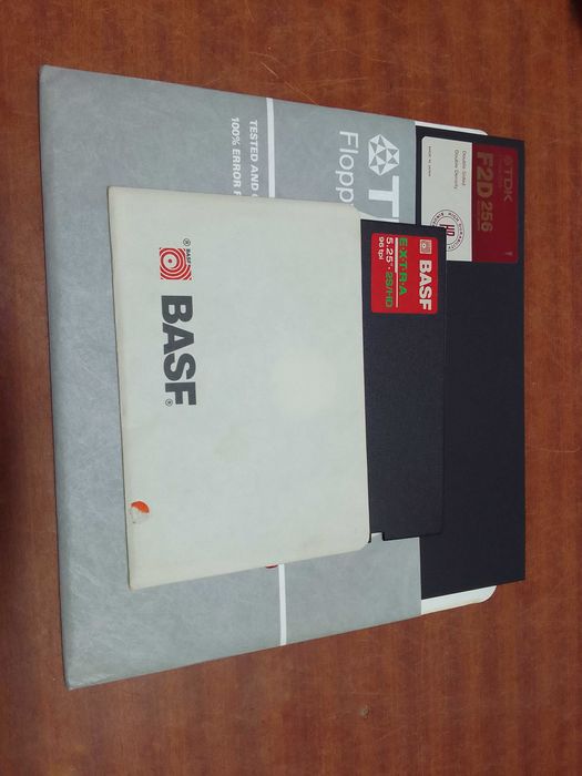 Disquete pré-histórica 8" polegadas do ano 1973 e muito mais