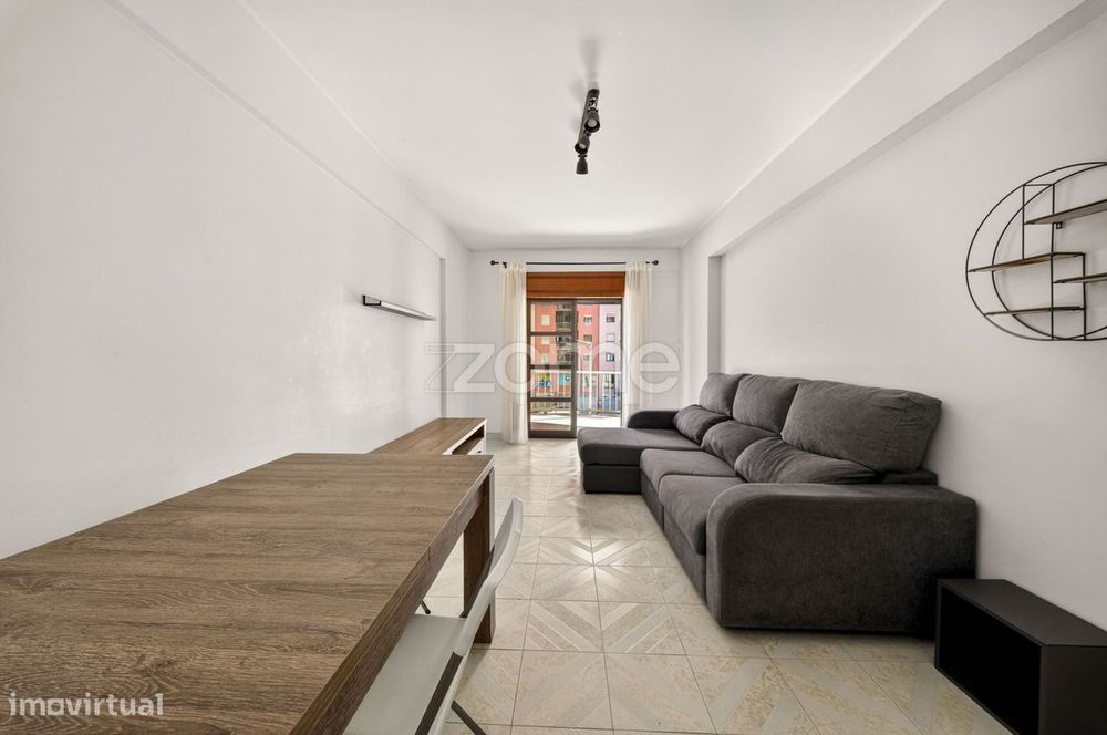 Apartamento T2 c/2 varandas a 3mins da estação das Mercês