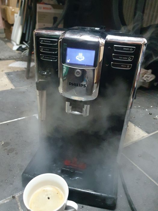 Ekspres automatyczny philips  sprawny z  brakami i glosną pracą