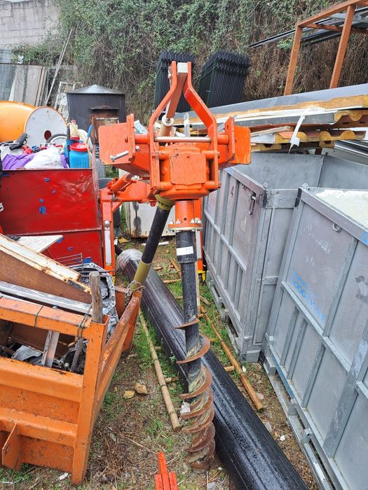 Abre furos hidráulico para trator