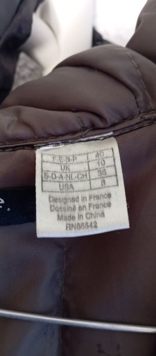 Casaco comprido com capuz verde tropa