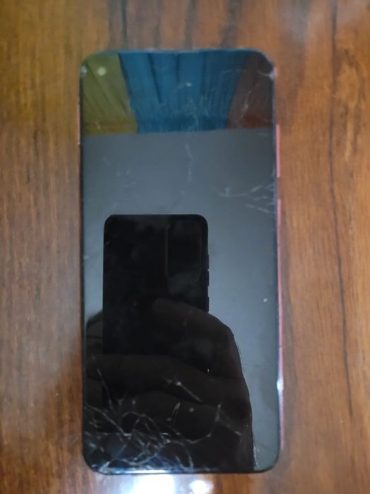 iPhone 8, Samsung a11, Nomi i241, Samsung GT-E2152