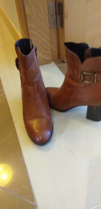 Botas de senhora castanhas, com pouco uso