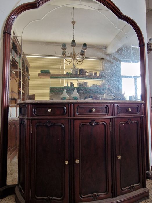 Sapateira com moldura vintage