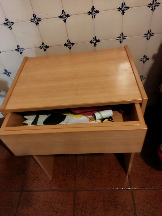 Mesa De Cabeceira Como Nova