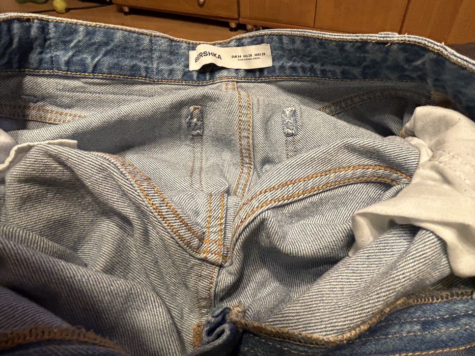 Spodnie chlopięce/młodzieżowe Bershka roz 34, obw. 74 cm.