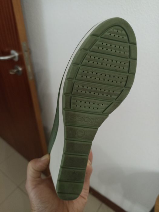 Sapatos novos da Geox em pele