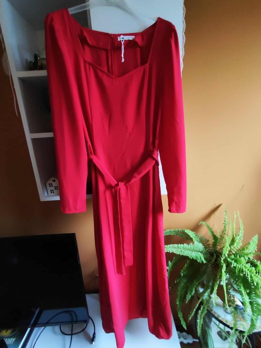 Piękna nowa elegancka czerwona sukienka midi Sinsay Xs