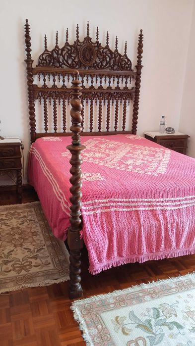 Mobília de quarto antiga de bilros