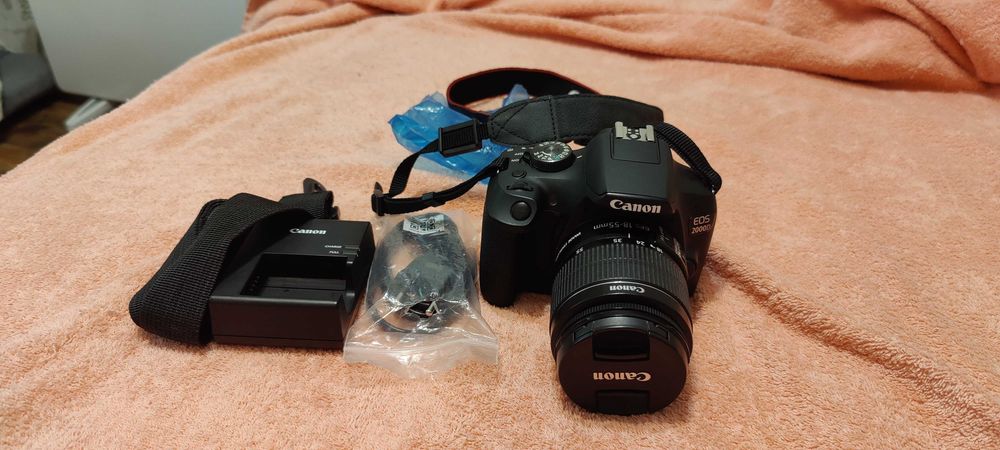 Фотоаппарат Canon EOS 2000D