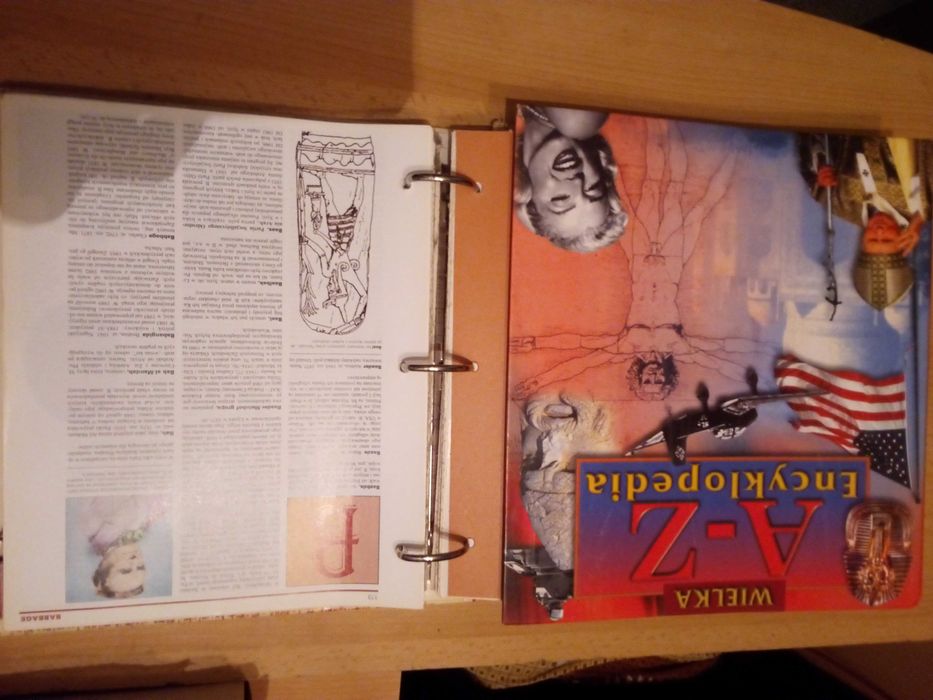 encyklopedia w 5-ciu segregatorach