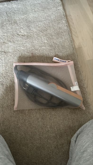Dyson airstrait