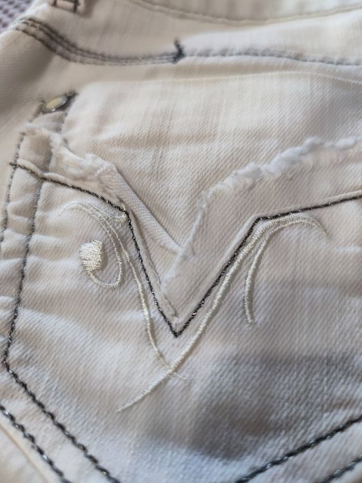 Очень красивые джинсы, с красивыми деталями, размер указан27,см.замеры