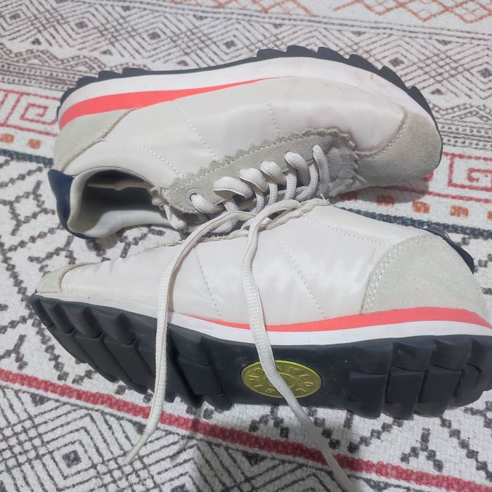 Vendo tênis bege Bimba Y Lola