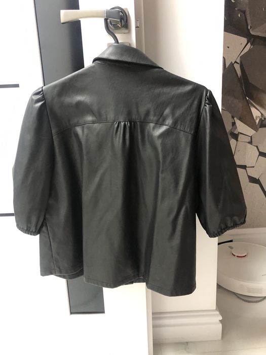 Стильний жакет з екошкіри.