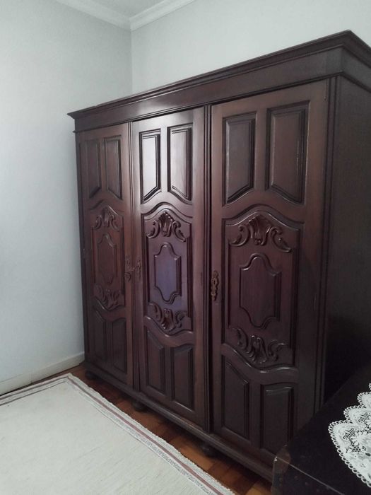 Mobília de Quarto / cómoda/ cama/colchão/ roupeiro/ mesinhas