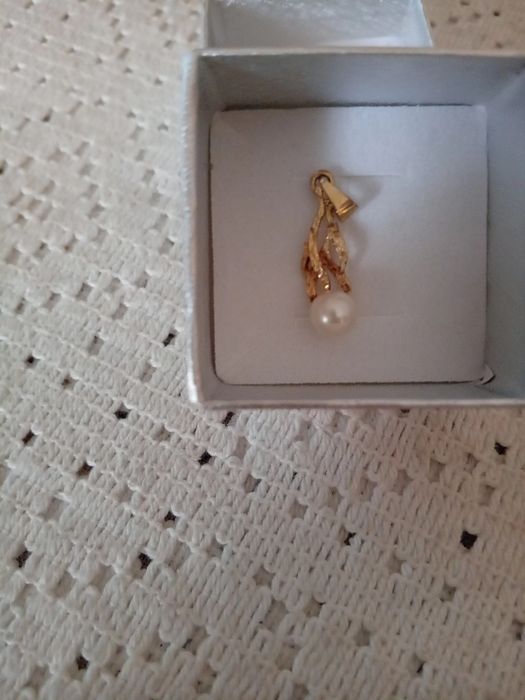 Zawieszkę złotą sprzedam cena ost.