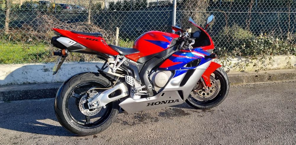 Honda cbr 1000rr 2005.