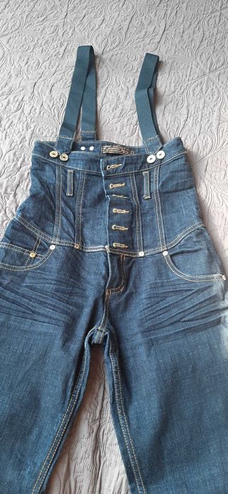 Wysokie jeansy z szelkami Stradivarius r. S