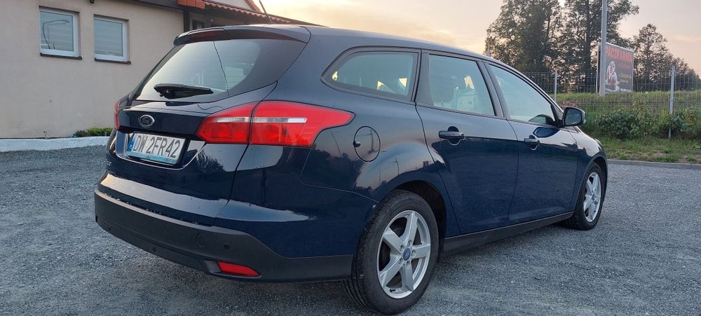 Ford Focus Mk III FL po kolizji, drzwi w cenie.