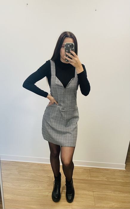 Sukienka w kratke z srebrnym zamkiem