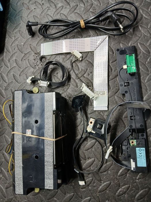 PEÇAS - TV LED 50" - Samsung UE50JU6800K - com Ecrã Partido!!!