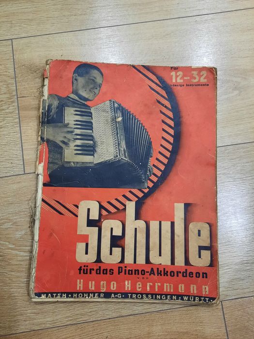 gitara, akordeon, saksofon, skrzypce, książki do nauki, stare z PRL.