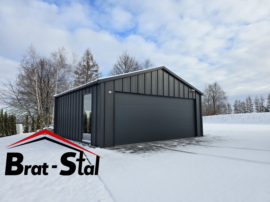 Garaż na rąbek. Garaż drewnopodobny. Garaz z bramą segmentową.