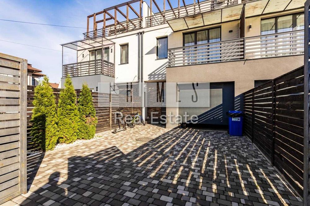 Продаж 4к таунхаусу з ремонтом, вул. Центральна, Осокорки, є генератор