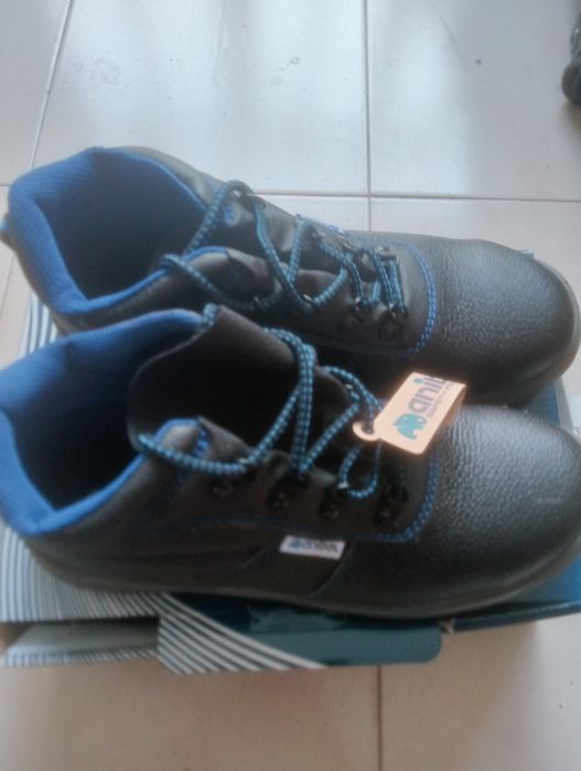 Botas de trabalho NOVAS