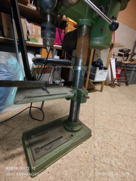 Máquina perfuradora