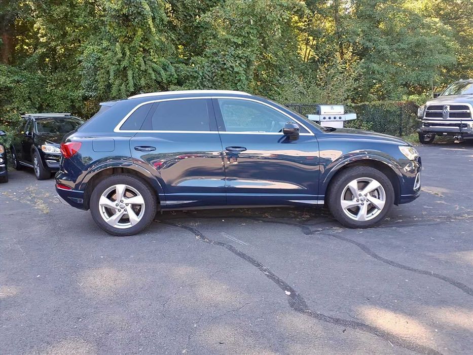 Audi Q3      2020
