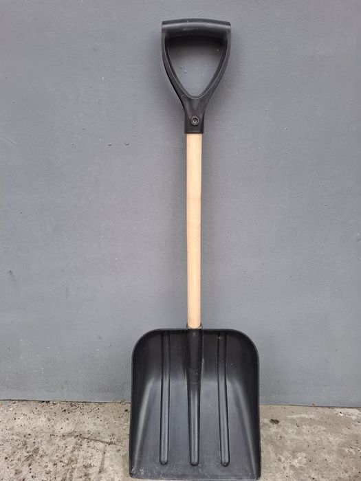 Продам лопату для снігу в машину