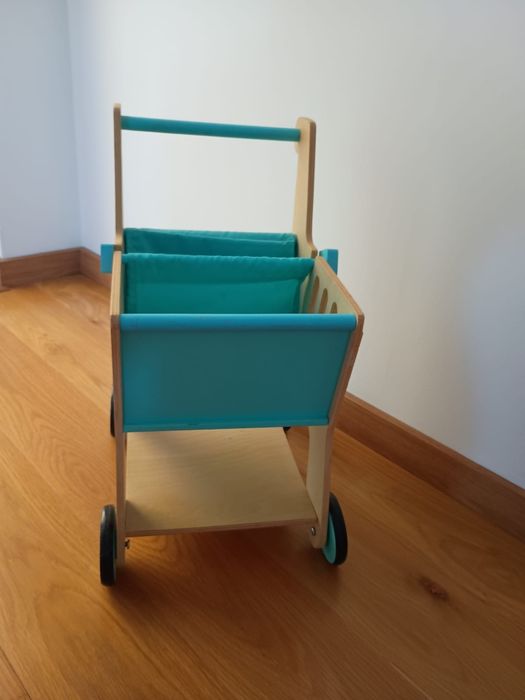 Estante e carro das compras para criança