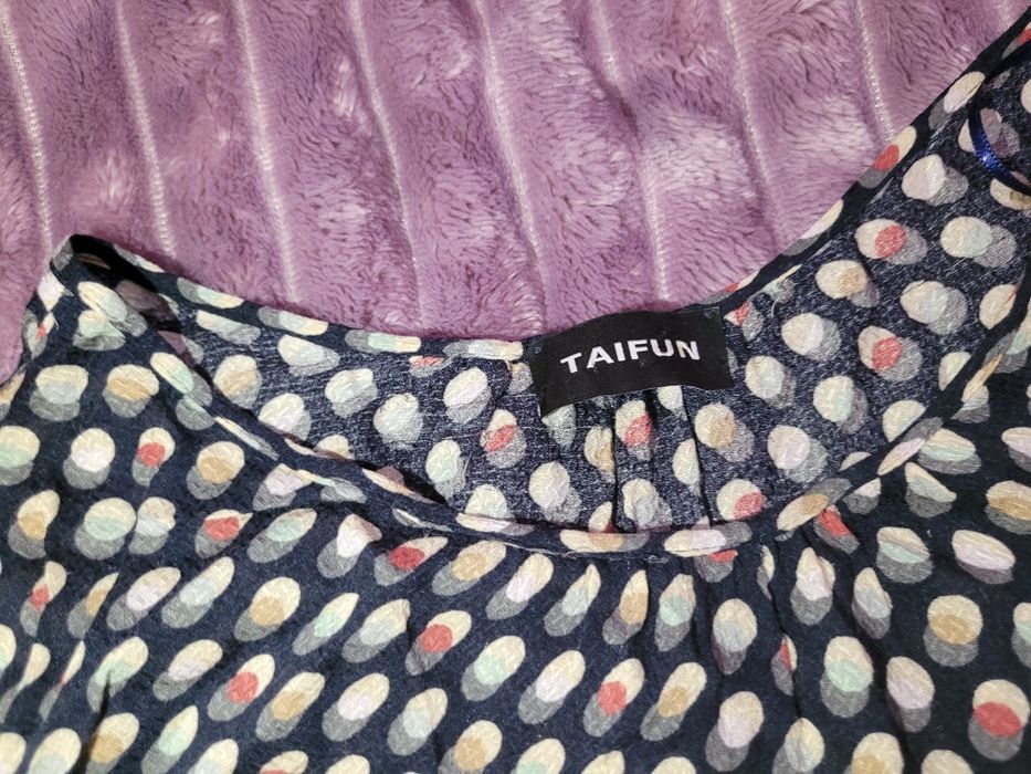 Блуза в горошек с длинным рукавом