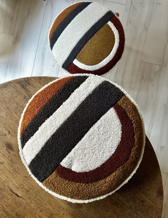 Podnóżek z lat 70. z poduszką - unikat po renowacji - bouclé