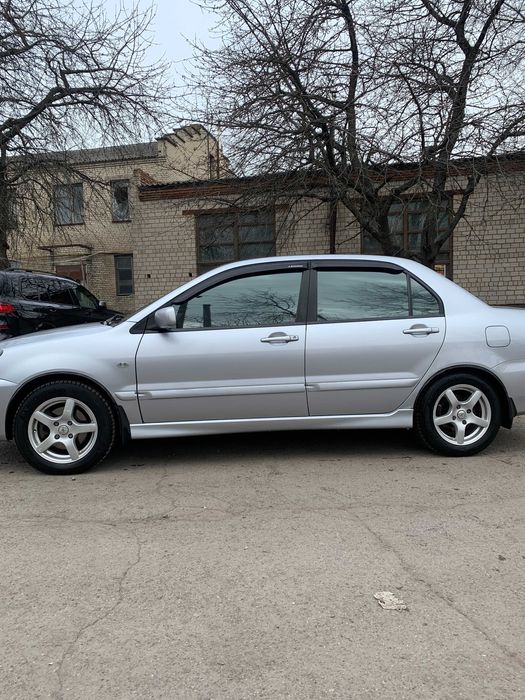 Митсубісі Лансер