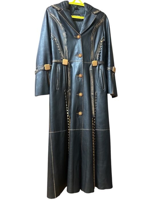 Пальто кожаное с воротником