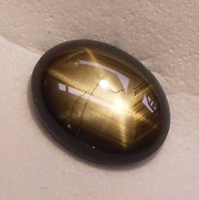 Safira natural estrela, Cabochão, 2.27 ct. Certificado, e Selado