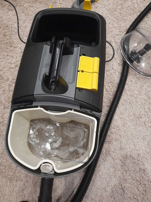 Wynajem profesjonalnych odkurzaczy piorących Karcher