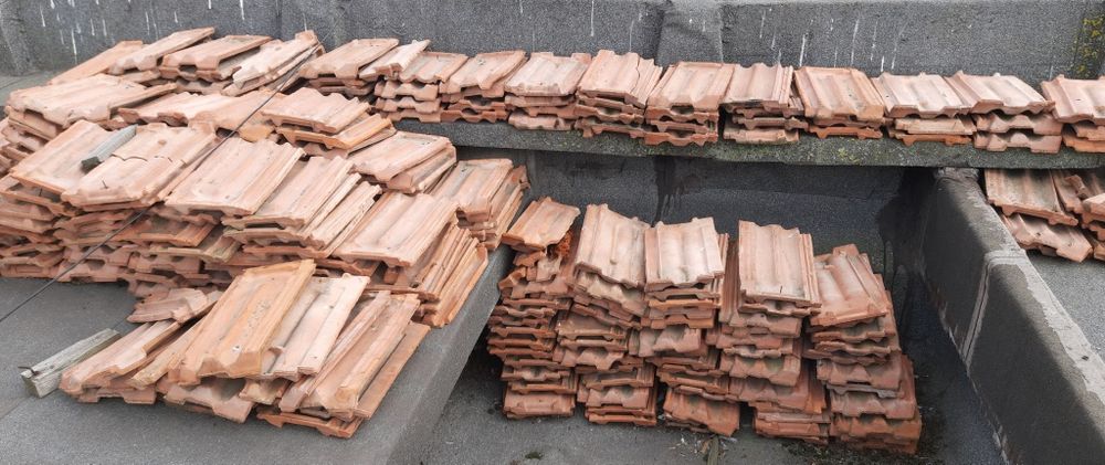 Віддам Безкоштовно керамічну черепицю (дахівку)