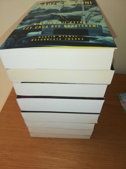 Pakiet 8 książek thrillery, obyczajowe, nowe