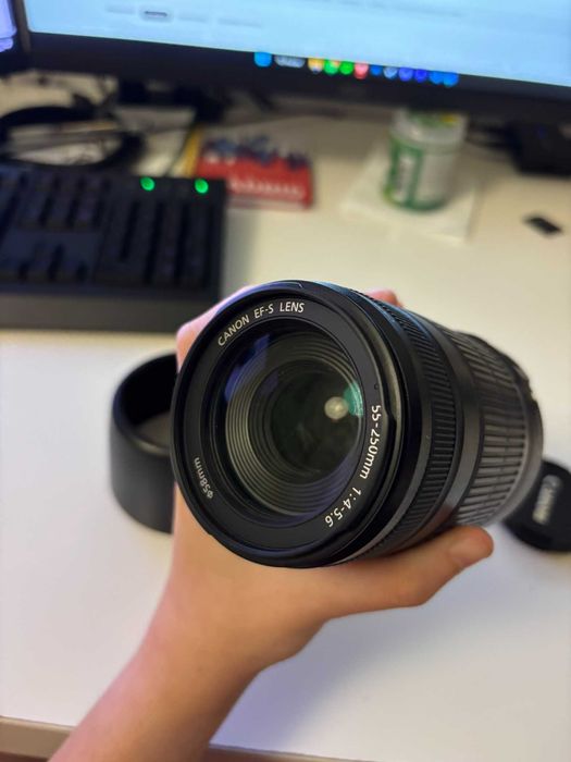 Canon EOS 1200D + EF-S 55-250mm + Acessórios