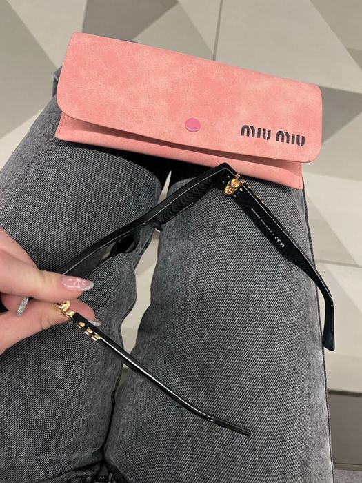 Okulary Miu Miu przeciwsloneczne z etui